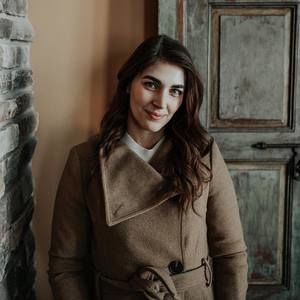 Meet your Posher, Elenee